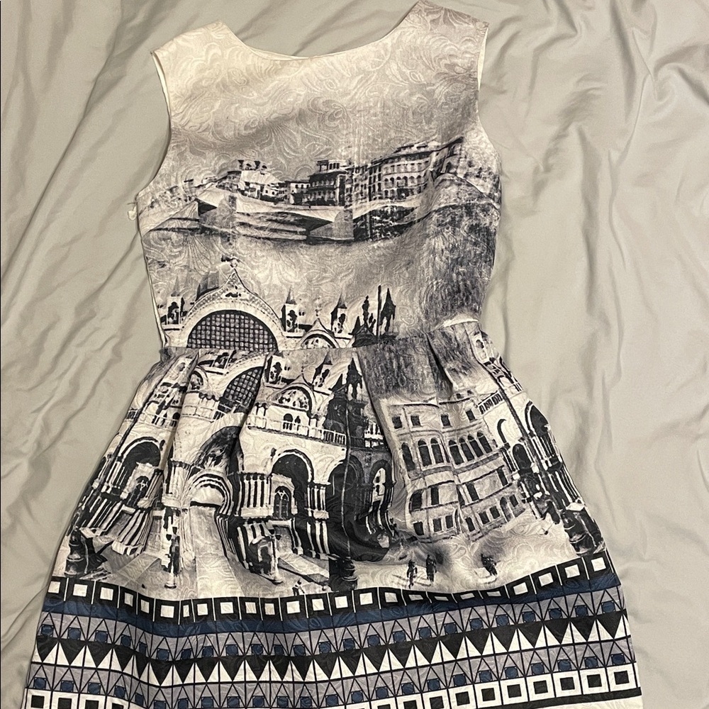 Chic Monochrome Cityscape Midi Dress